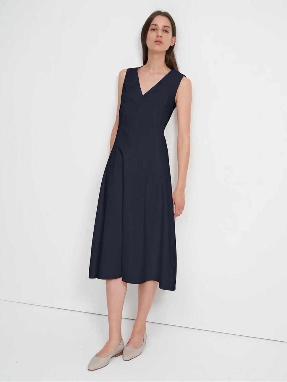 Seamed V-Neck Dress in Good Linen